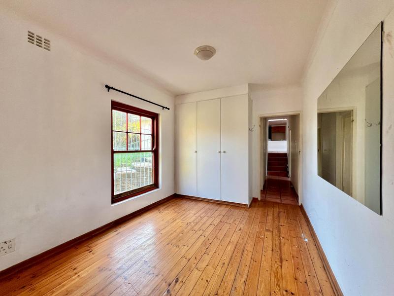 8 Bedroom Property for Sale in Hout Bay Western Cape